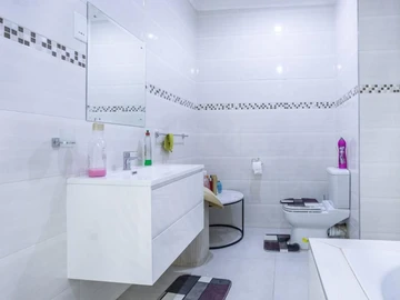 3 Bedroom Flat & Apartment