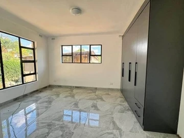 4 Bedroom Flat & Apartment