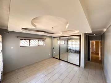 3 Bedroom Flat & Apartment