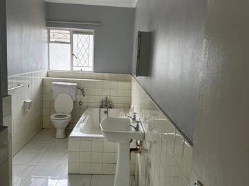 3 Bedroom Flat & Apartment