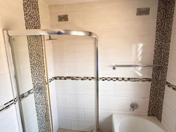 3 Bedroom Flat & Apartment