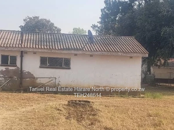 Captivating house in Norton: 5 bedrooms with main ensuite,lounge,kitchen,pantry,Walled and gated on 