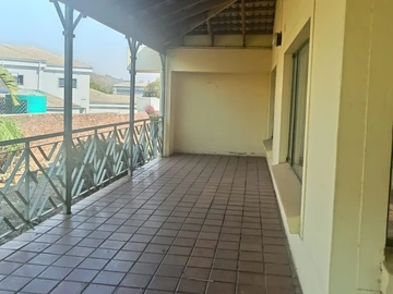 2 Bedroom Flat & Apartment