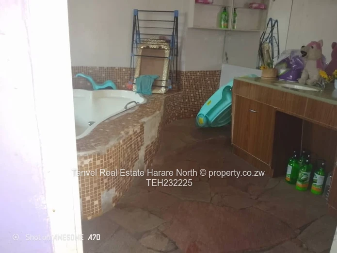 Hatfield: main house with 4 beds mes, plus one on top story, separate dinning room and lounge. 