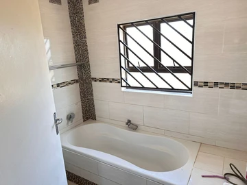 3 Bedroom Flat & Apartment