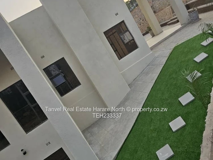 **For Sale: Exquisite 4-Bedroomed  Luxury Home in Folyjon, Glen Lorne.Deeds