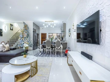 3 Bedroom Flat & Apartment