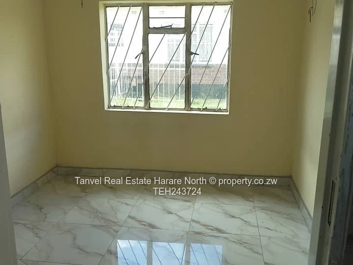 Prospect:  house to let.3 beds, main bed with ensuite. lounge and dining, borehole,.On 3000sqm.Walle