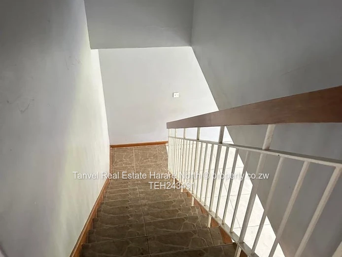 Avenues, duplex flat,3beds,kitchen, lounge and dining. Mes.Mazowe and Chinamano. 1300usd: Mazowe and