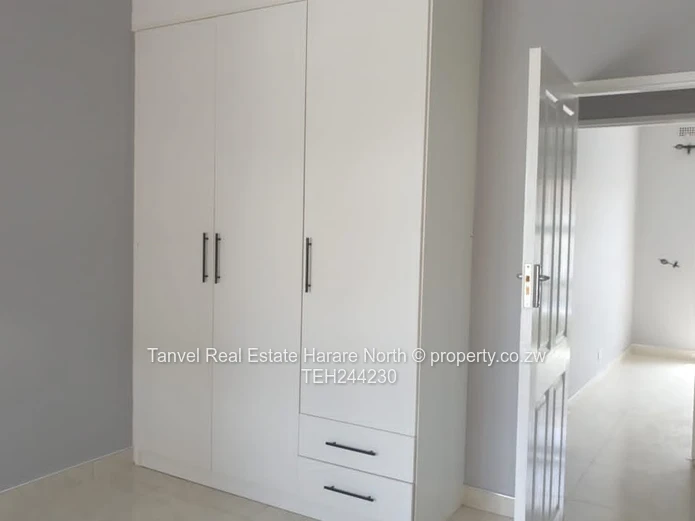 Strathaven:Available for Letting is a modern  3 bedroomed cluster home with Mes, open plan kitchen, 