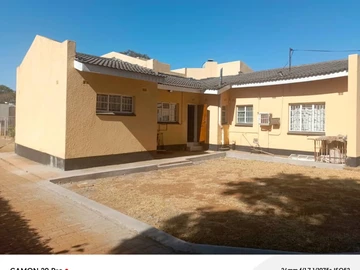 4 Bedroom Flat & Apartment