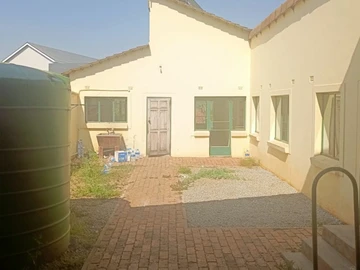 2 Bedroom Flat & Apartment