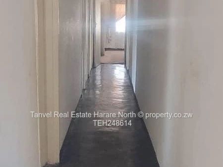 Captivating house in Norton: 5 bedrooms with main ensuite,lounge,kitchen,pantry,Walled and gated on 