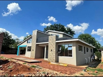 4 Bedroom Flat & Apartment