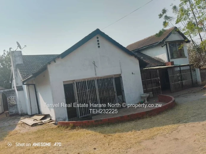 Hatfield: main house with 4 beds mes, plus one on top story, separate dinning room and lounge. 