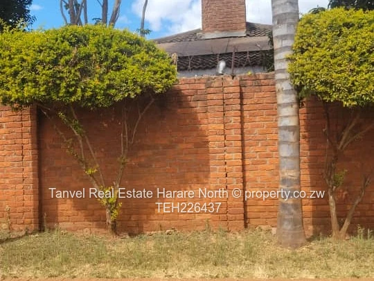 A captivating house in Bloomingdale in 3 bedrooms,main ensuite, fitted kitchen, dining, lounge and d