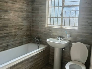 4 Bedroom Flat & Apartment