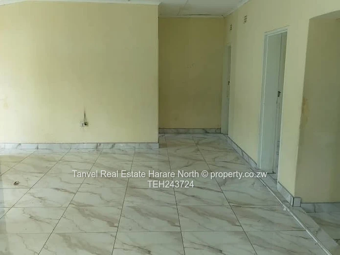 Prospect:  house to let.3 beds, main bed with ensuite. lounge and dining, borehole,.On 3000sqm.Walle