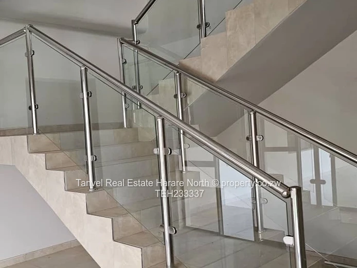 **For Sale: Exquisite 4-Bedroomed  Luxury Home in Folyjon, Glen Lorne.Deeds