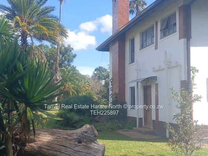 Massive and recently renovated Mansion in Old Mount Pleasant with 5 beds, Very modern kitchen,lounge