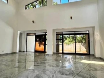 4 Bedroom Flat & Apartment