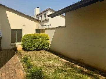 2 Bedroom Flat & Apartment