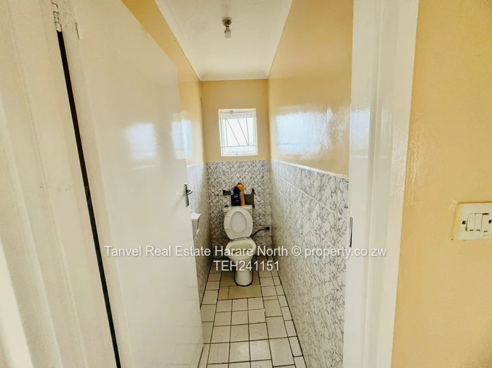 Msasa Park house to let just off Mukuvisi Drive with 3 bedrooms(with built -in cupboards), Spacious 