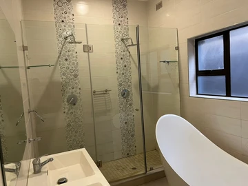 3 Bedroom Flat & Apartment