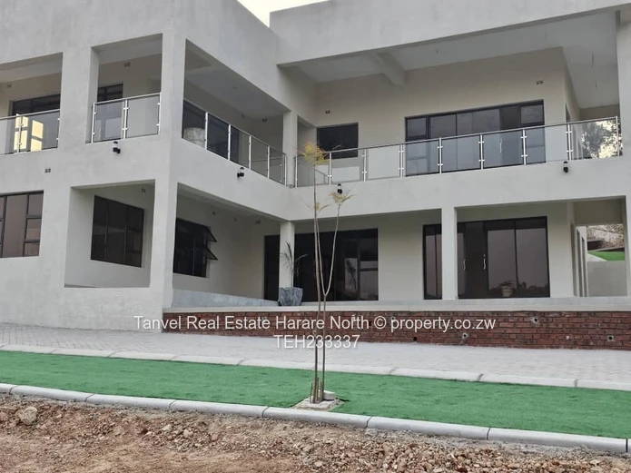 **For Sale: Exquisite 4-Bedroomed  Luxury Home in Folyjon, Glen Lorne.Deeds