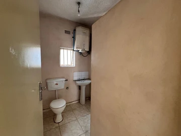 2 Bedroom Flat & Apartment