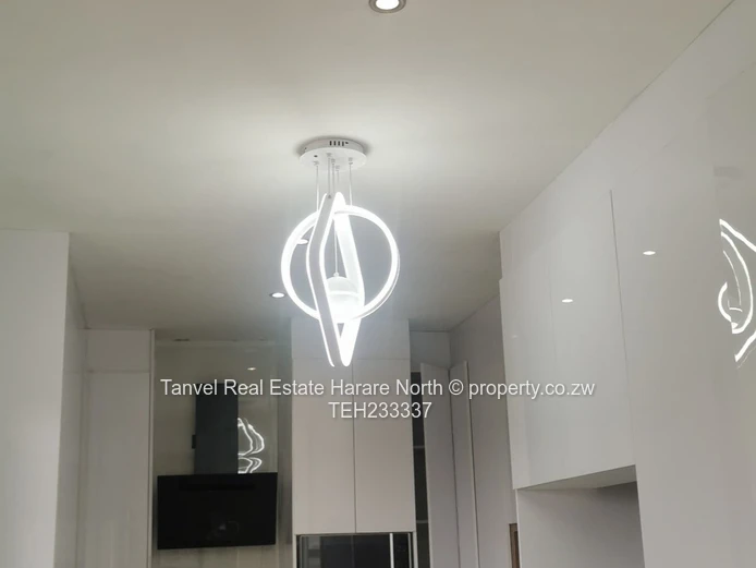 **For Sale: Exquisite 4-Bedroomed  Luxury Home in Folyjon, Glen Lorne.Deeds