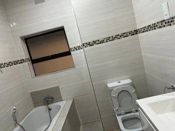 3 Bedroom Flat & Apartment