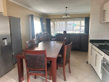 3 Bedroom Flat & Apartment