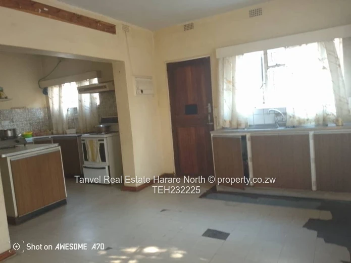 Hatfield: main house with 4 beds mes, plus one on top story, separate dinning room and lounge. 