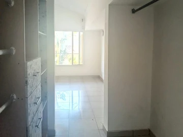 2 Bedroom Flat & Apartment