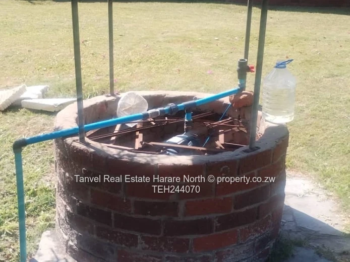 Hatfield house on 4600sq m, walled and gated, swimming pool, well with pump and 5000ltr tank, 2bdrmd