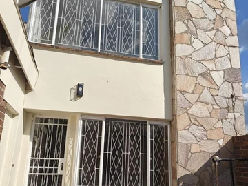 3 Bedroom Flat & Apartment