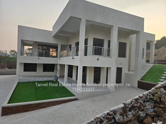 **For Sale: Exquisite 4-Bedroomed  Luxury Home in Folyjon, Glen Lorne.Deeds