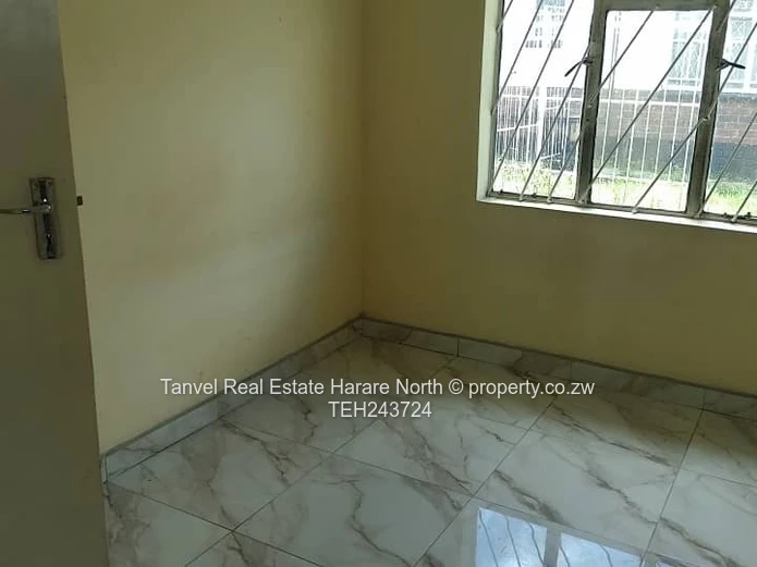 Prospect:  house to let.3 beds, main bed with ensuite. lounge and dining, borehole,.On 3000sqm.Walle