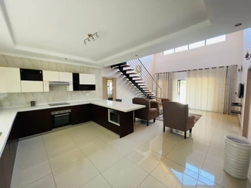 3 Bedroom Flat & Apartment