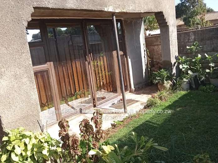 *MUFAKOSE  (CHERIMA)* Extended house for sale =3 bedroom house,kitchen,lounge,toilet and bath =Tiles