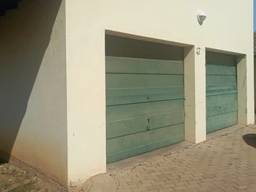 2 Bedroom Flat & Apartment