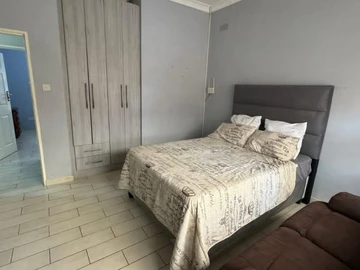 4 Bedroom Flat & Apartment