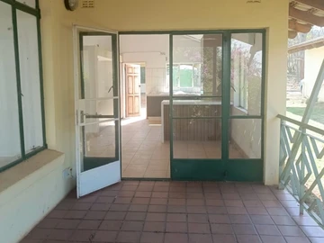 2 Bedroom Flat & Apartment