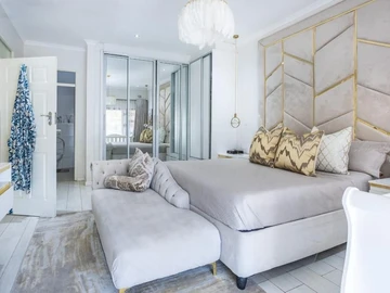 3 Bedroom Flat & Apartment