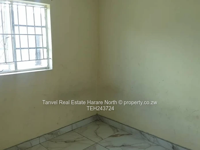 Prospect:  house to let.3 beds, main bed with ensuite. lounge and dining, borehole,.On 3000sqm.Walle