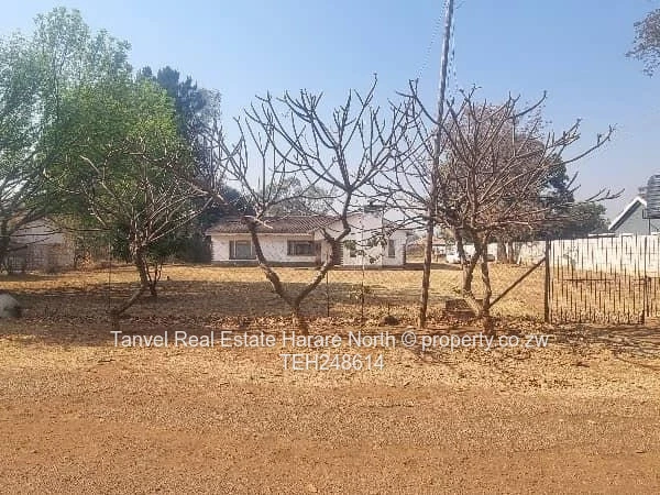 Captivating house in Norton: 5 bedrooms with main ensuite,lounge,kitchen,pantry,Walled and gated on 