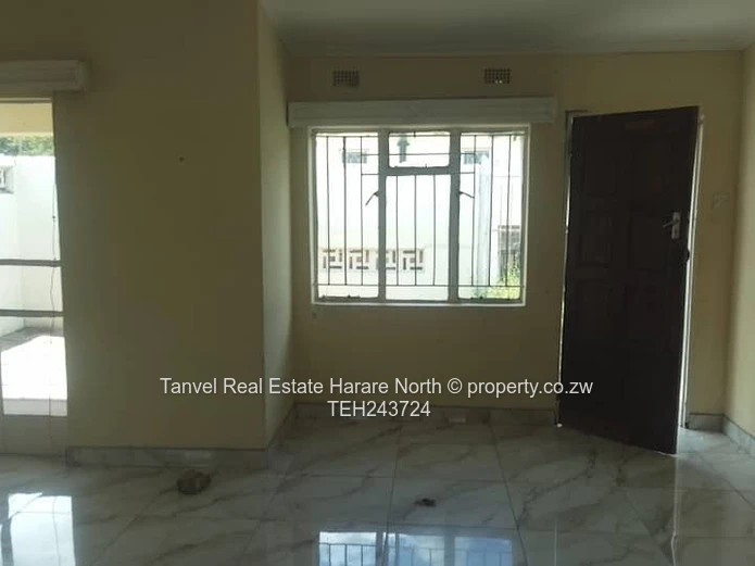 Prospect:  house to let.3 beds, main bed with ensuite. lounge and dining, borehole,.On 3000sqm.Walle