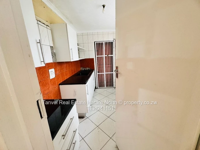 Msasa Park house to let just off Mukuvisi Drive with 3 bedrooms(with built -in cupboards), Spacious 