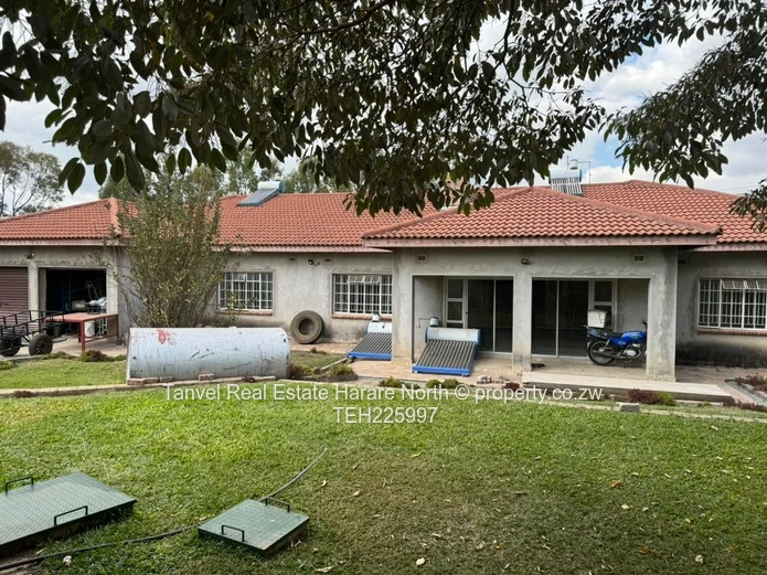 Rockview.A captivating house with 5 bedrooms,3 bedrooms cottage,ponds and a Gazebo on 2000sqm